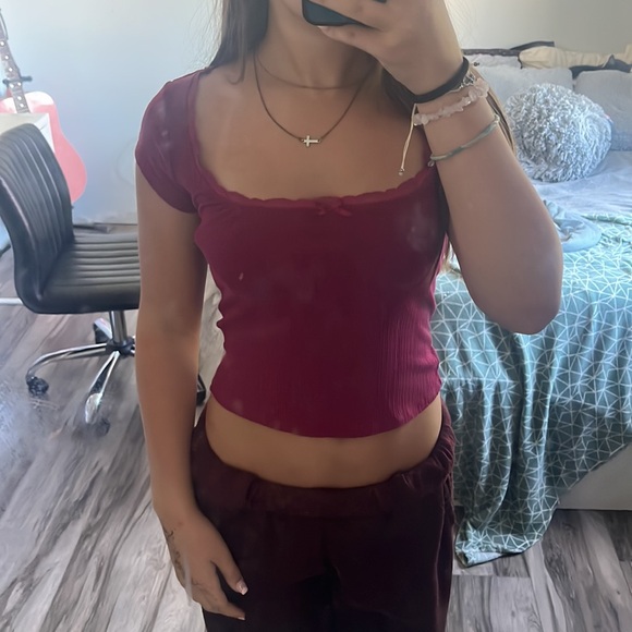 Burgandy short sleeve, tight fit, lace with a bow shirt from garage - Picture 4 of 4